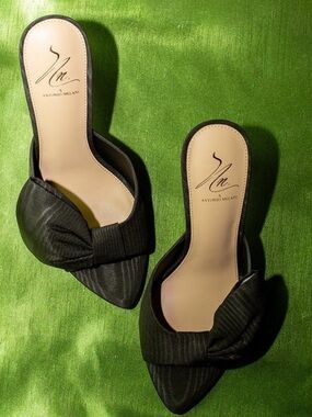 ANTONIO MELANI Textured Bow Detail Heels